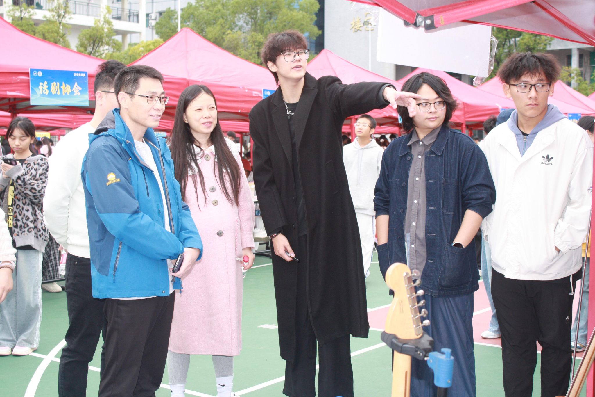 社團風采綻活力 青春校園添新彩——我?！鞍賵F大戰”社團招新活動圓滿舉辦